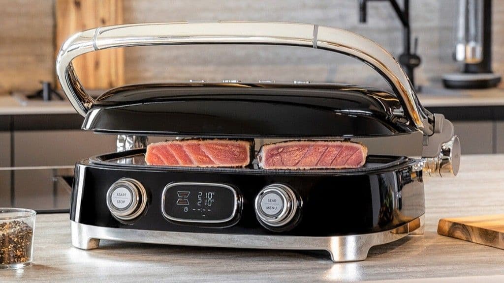 Smeg's new MultiGrill cooks paninis, burgers, vegetables, and even Belgian waffles — and it'll look great on your kitchen counter, too