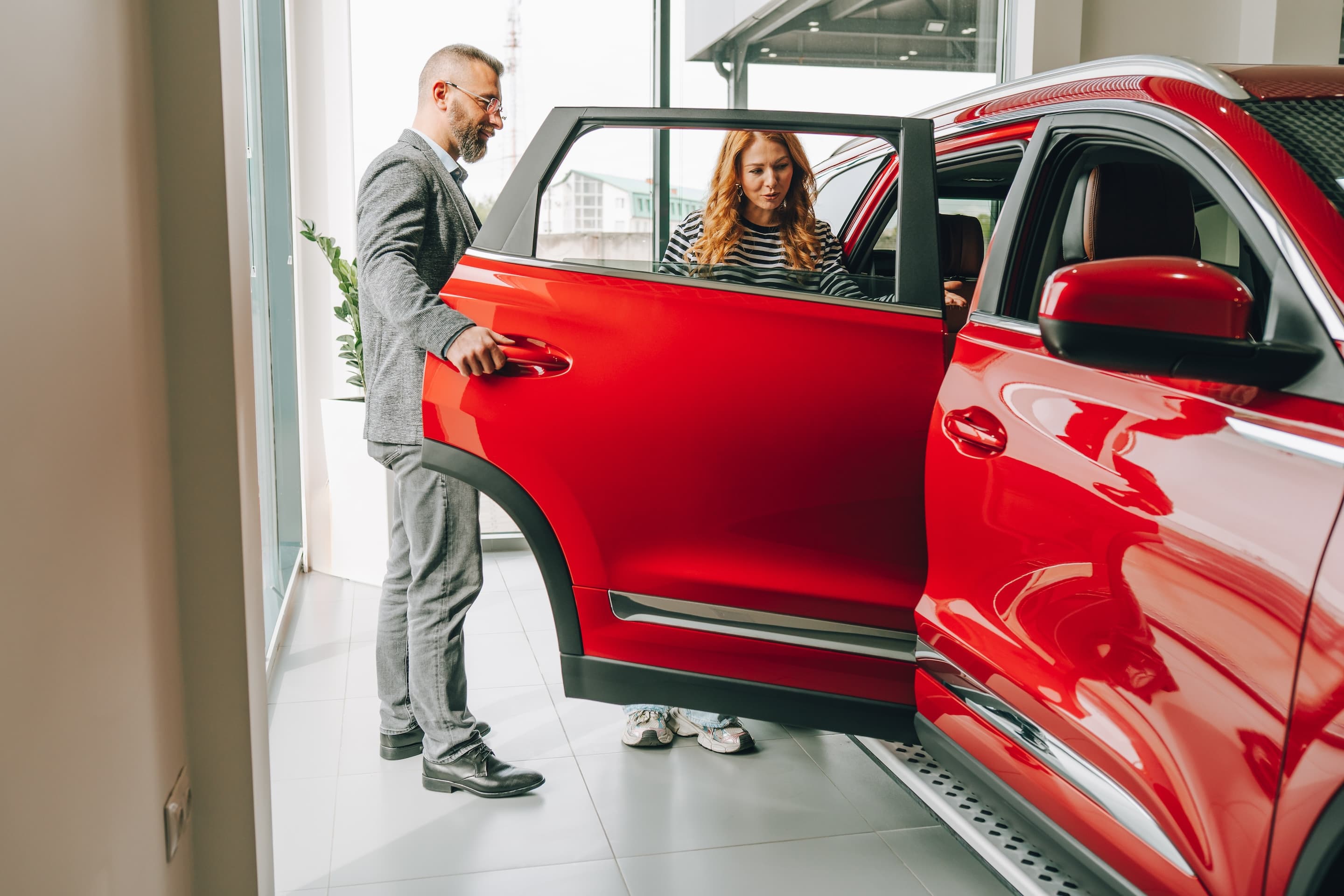 Car payments just hit a record $787 a month—and 1 in 4 new-car buyers is now signing a 7-year loan