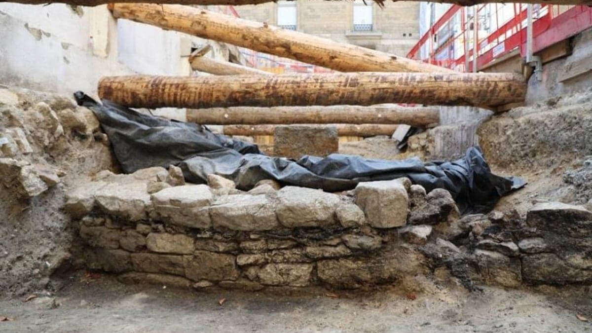 Ancient Parisians Torched Their Own City to Stop Caesar. Archaeologists May Have Found the Scorch Marks