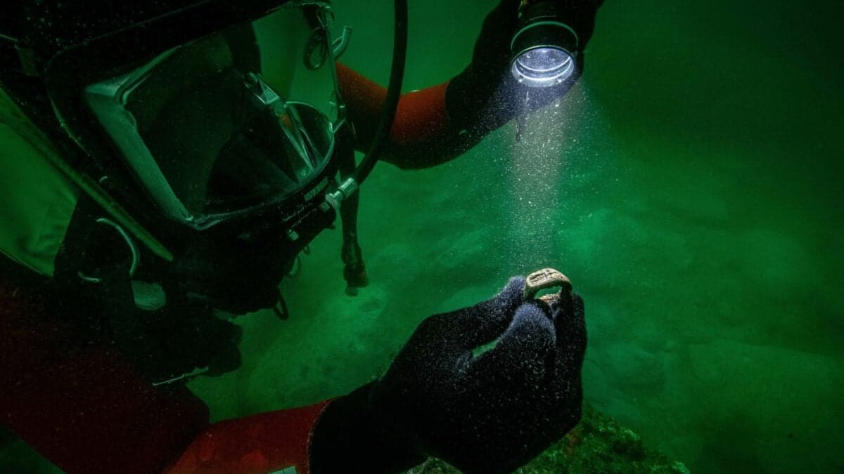 Undersea Archaeologists Recover the Only Known Ring Engraved With the Lighthouse of Alexandria
