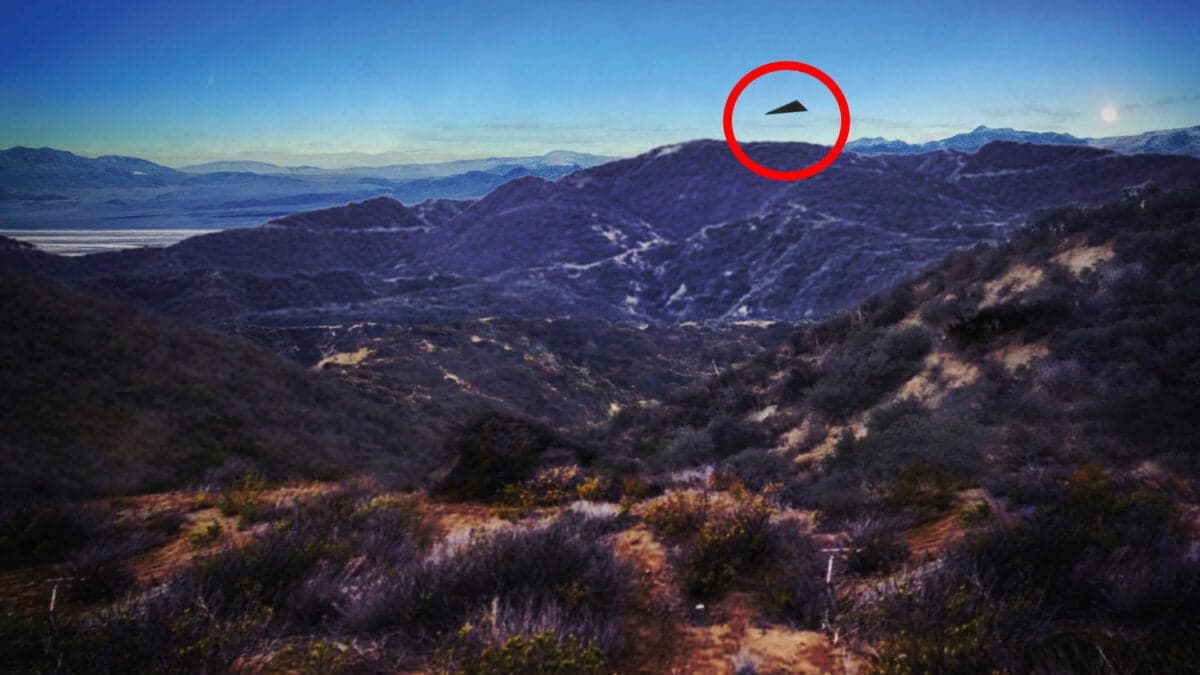‘Absolute Acoustic Silence’: Triangular UFO Spotted by Federal Agents