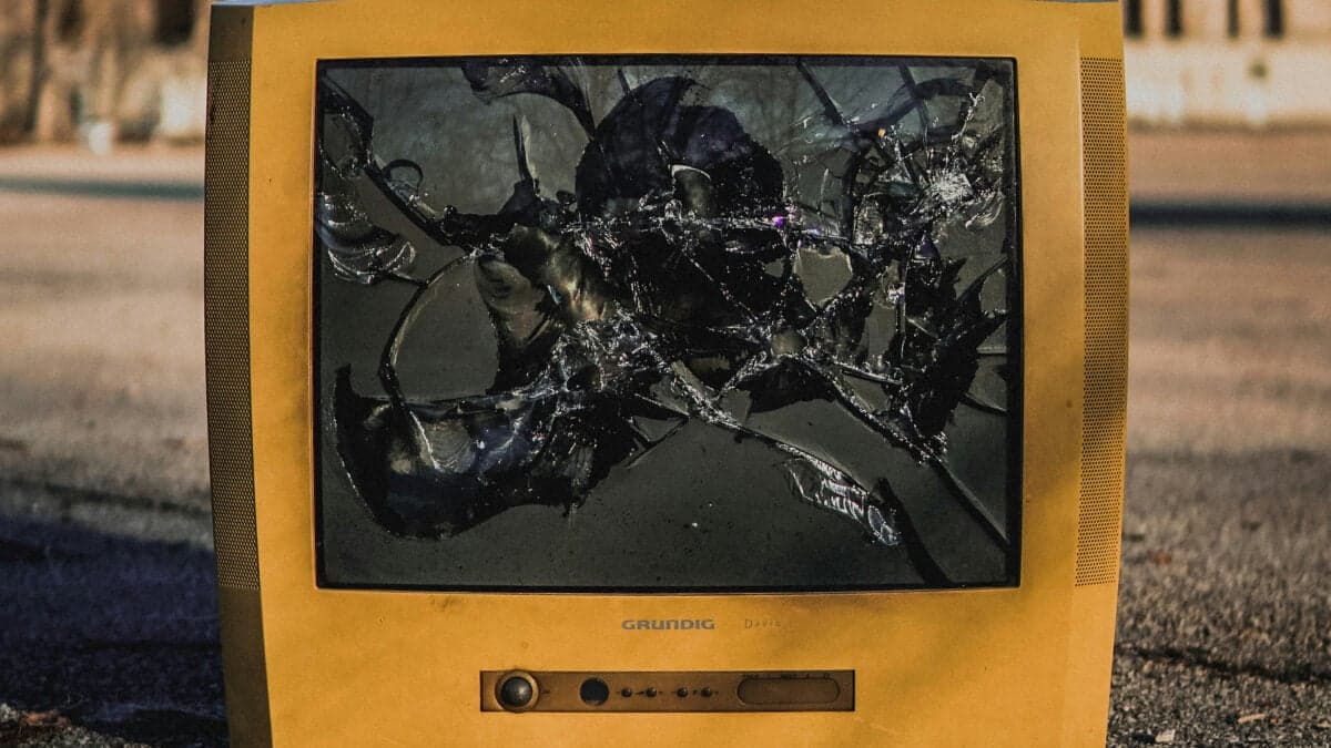 People Using AI to Make Smart TVs Dumb Again Is the Most 2026 Thing Ever
