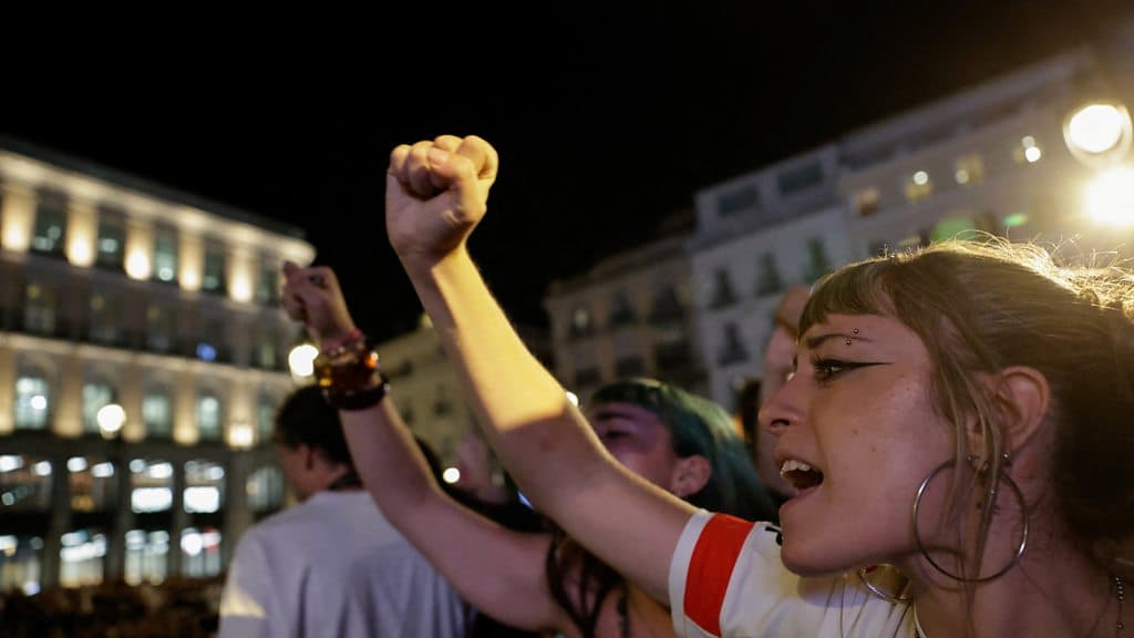 Business Daily - Taking stock: How evicting an 87-year-old woman in Spain disrupted the debate on housing - BBC Sounds