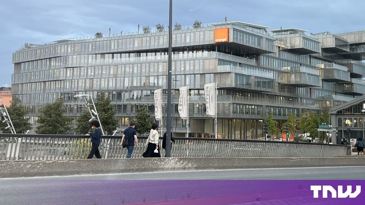 Orange outage cuts mobile calls and data for customers across France