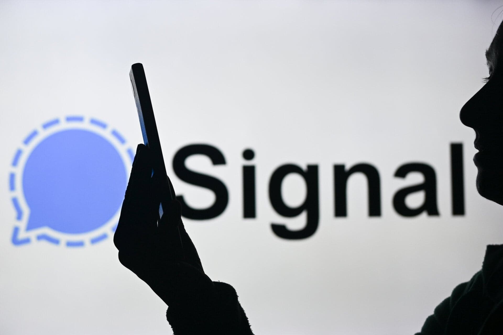 Signal Finally Lets You Skip the Phone Number, but Now Google Is Involved