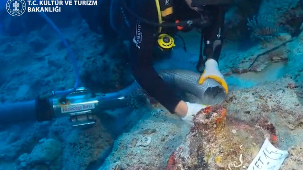 This 4,700-Year-Old Shipwreck Could Be the Oldest Ever Found—and Its Jars Still Have Residue Inside