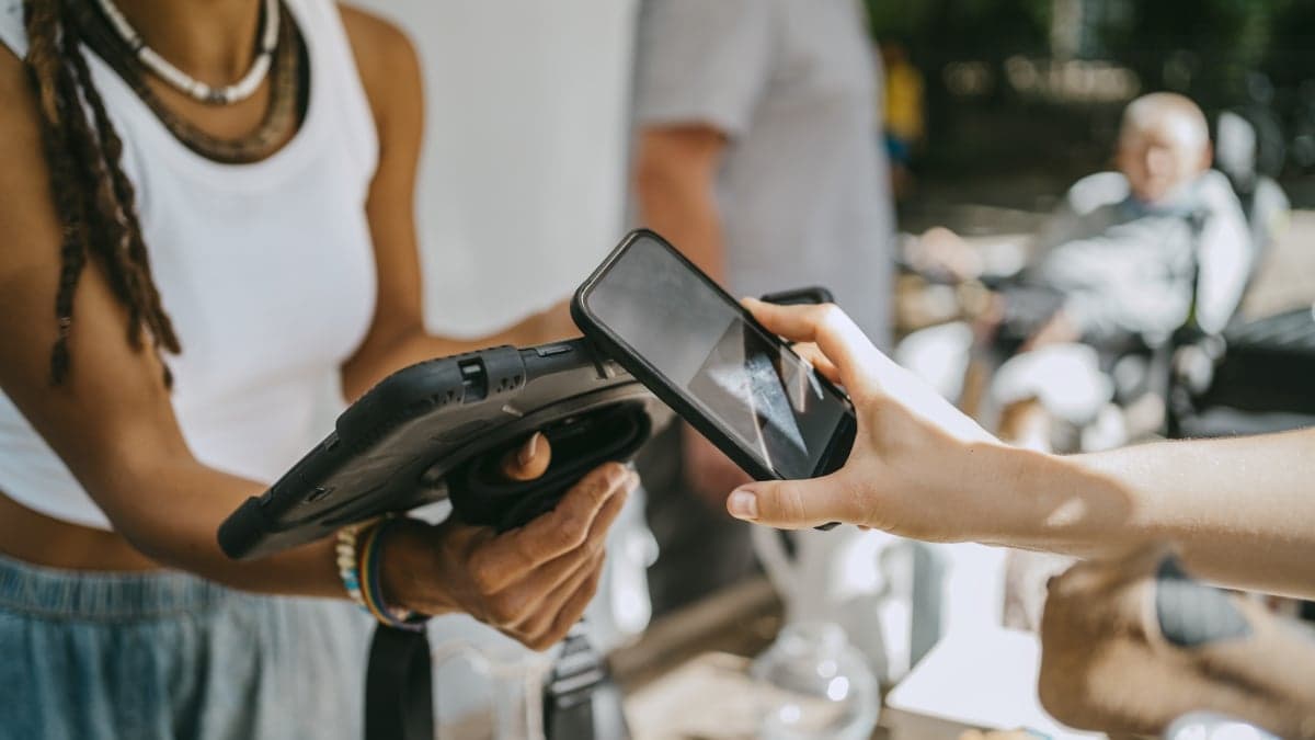 Amazon expands payment options with Apple Pay and Apple Card for Black Friday 2026