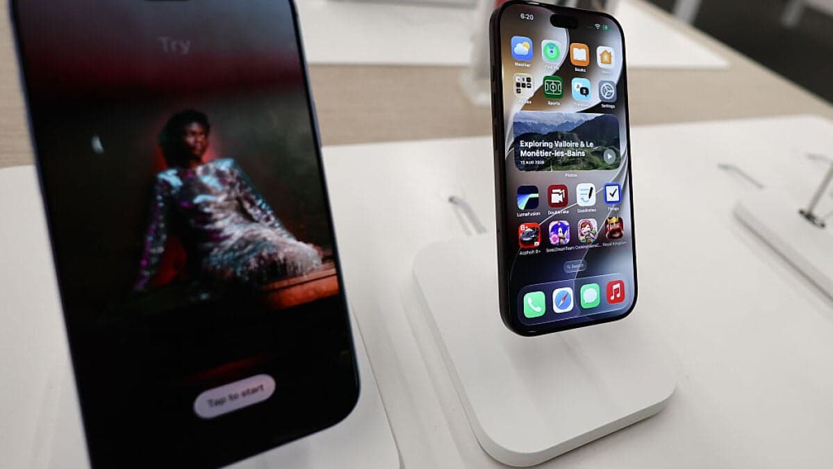 Global smartphone market sinks to lowest level in 14 years