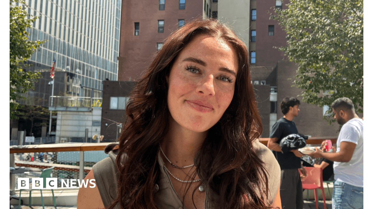 Should you discuss salary while dating? Young adults weigh in
