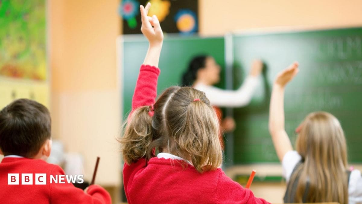 Energy costs: 'Wear more clothes if it's cold', pupils and staff told