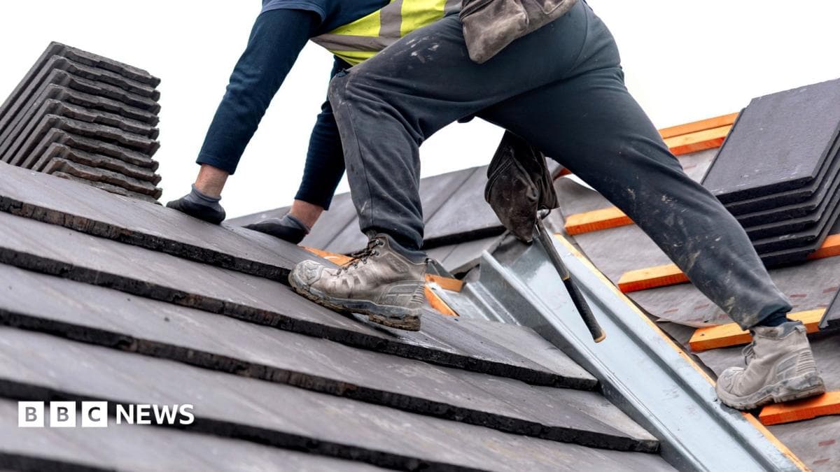 Roofing scammers con homeowners out of thousands of pounds