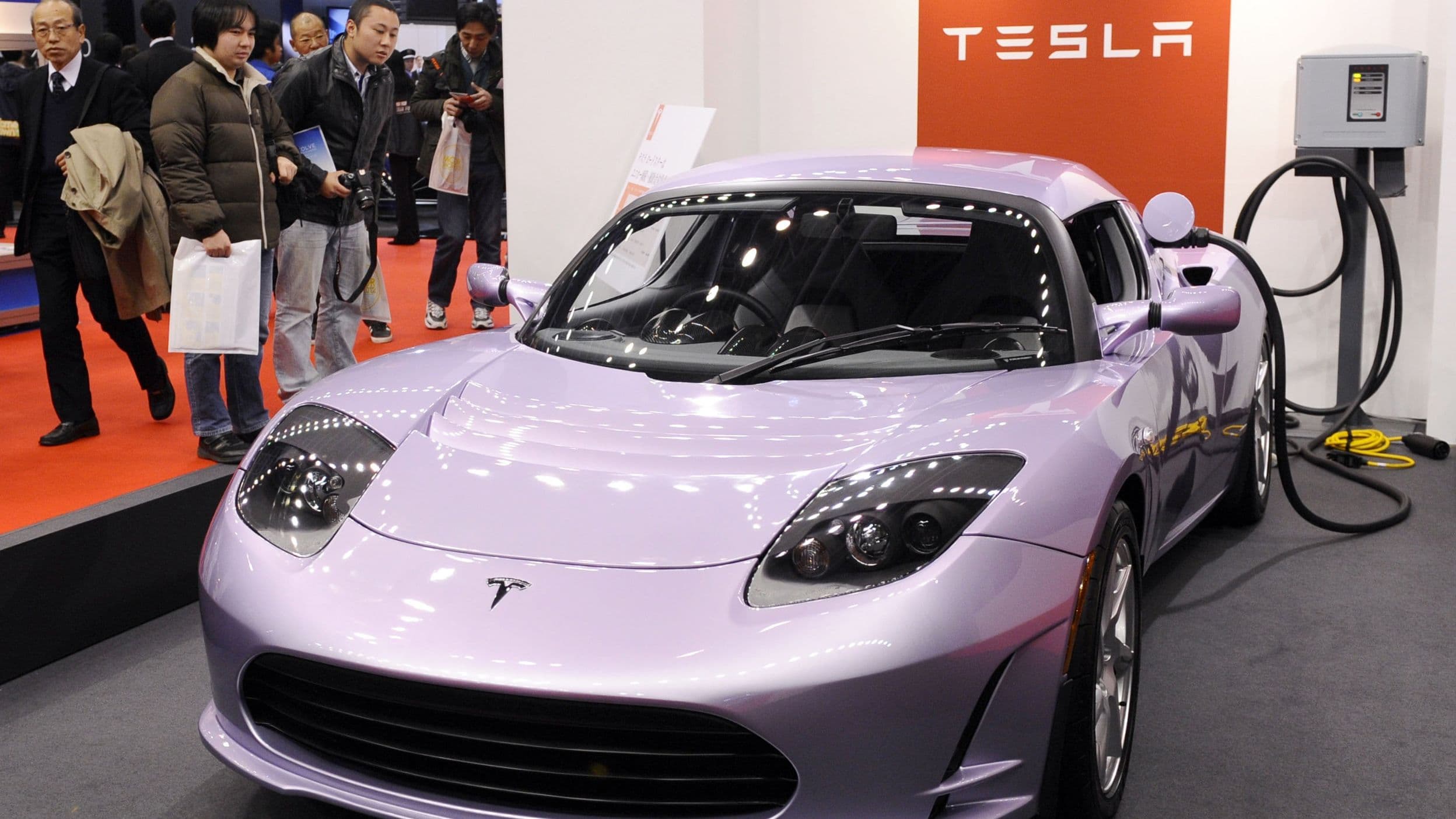 Tesla unveils Roadster 2 with flying capabilities and 1-second 0-60 acceleration