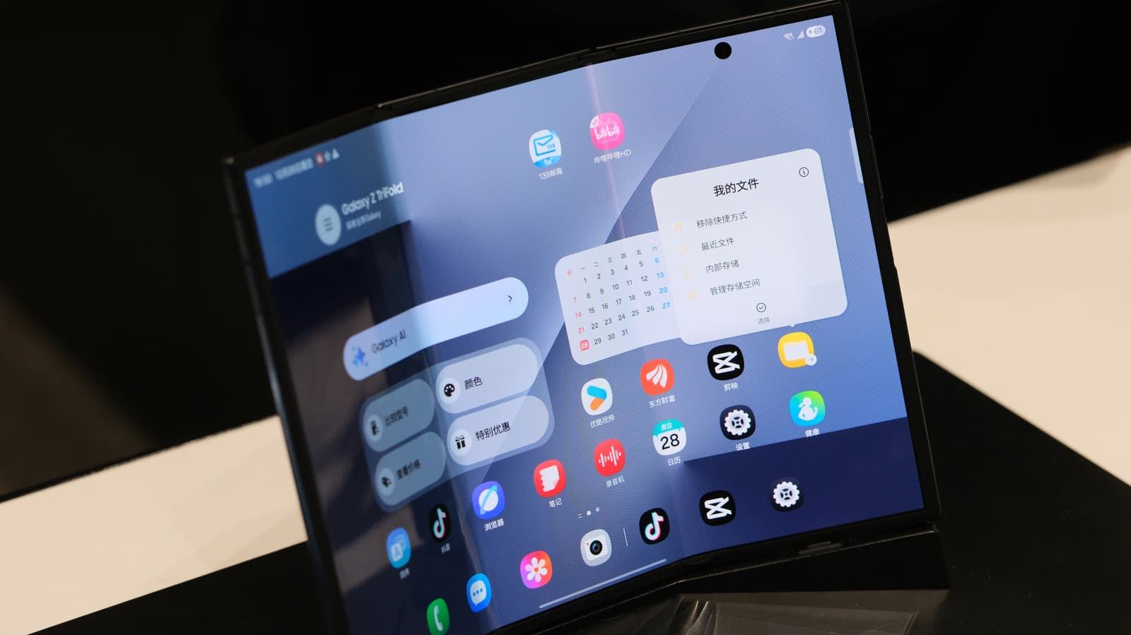 Foldable phones need careful handling: mistakes to avoid