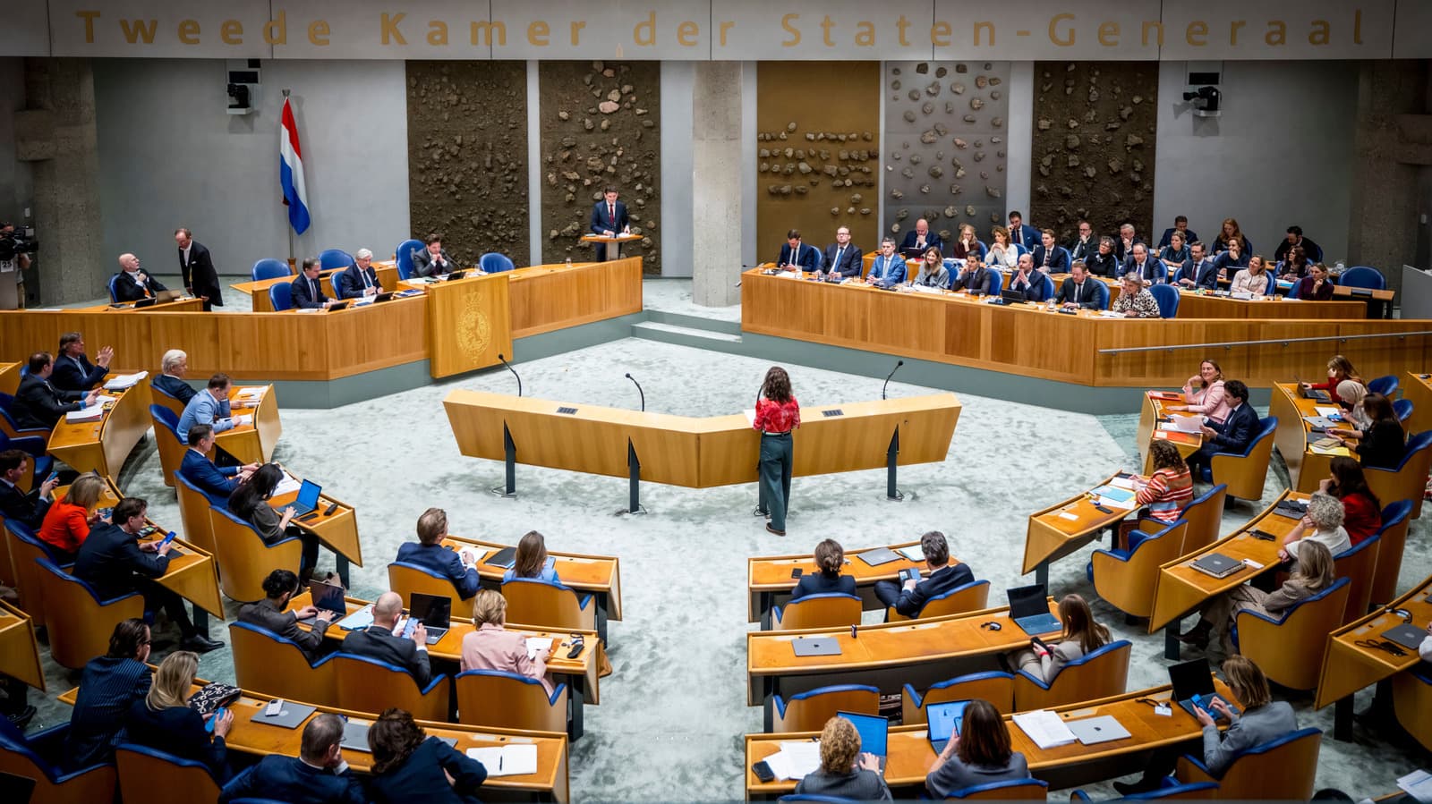 Dutch government to cut 25,000 jobs by 2035 using AI to slash costs