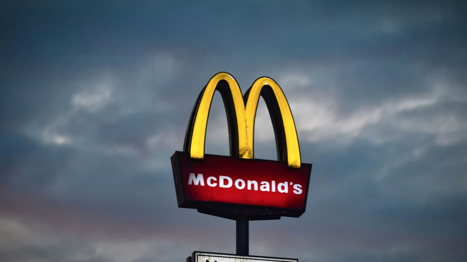 McDonald’s AI pricing sparks franchisee backlash and legal concerns