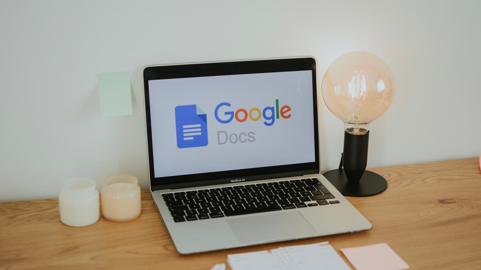 Google Docs’ Missing Dark Mode and the Rise of AI-Powered Googlebooks
