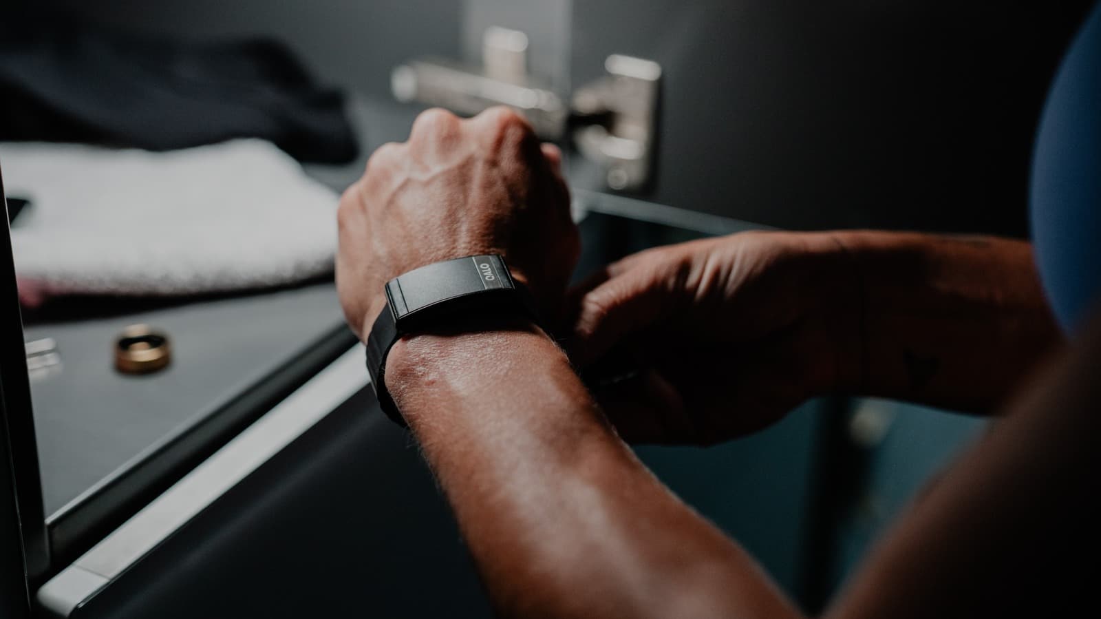 QALO Launches SL-1 Smart Band, a Subscription-Free Wearable