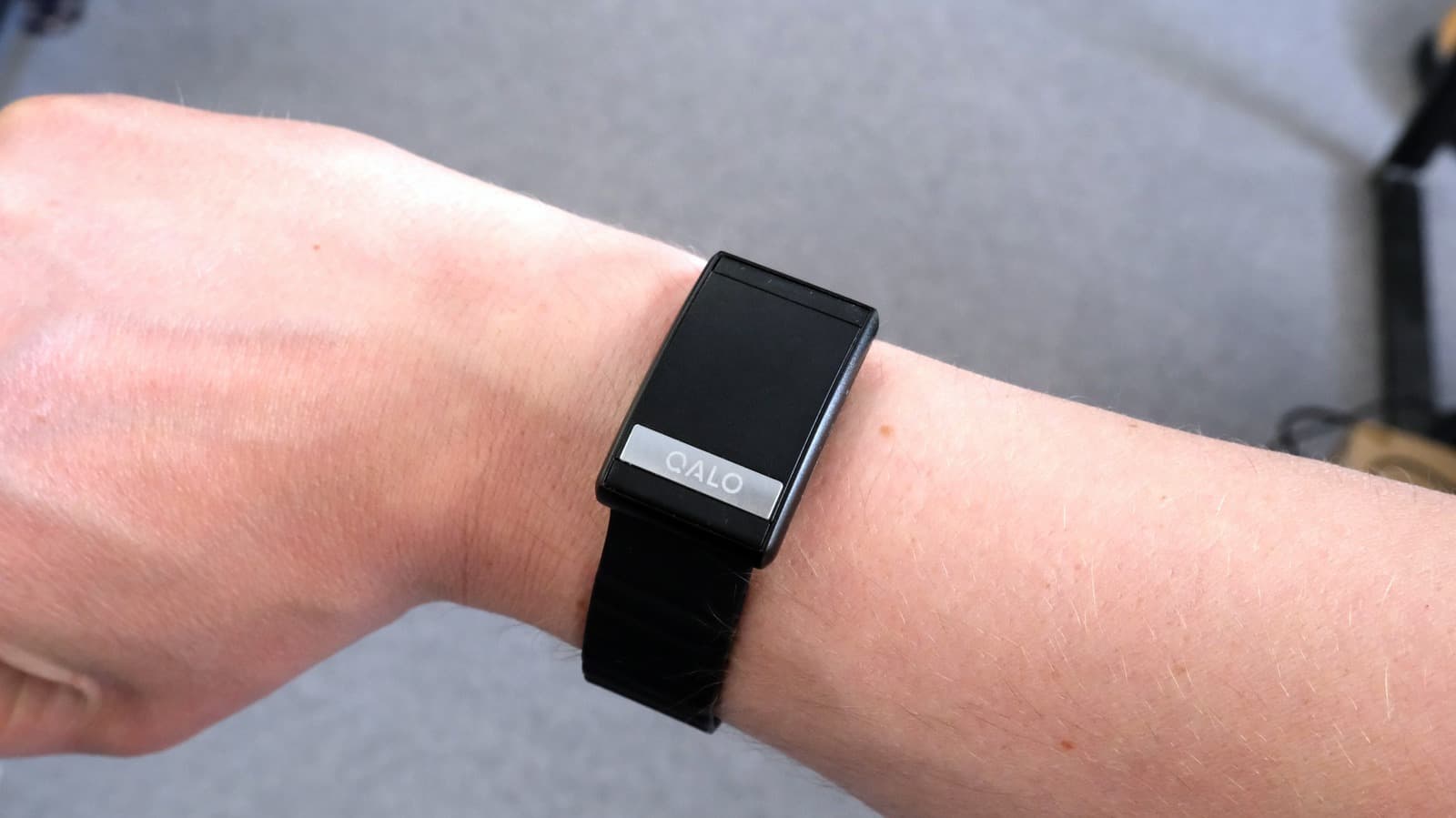 Qalo SL-1 Review: A Screenless Fitness Tracker With Limits