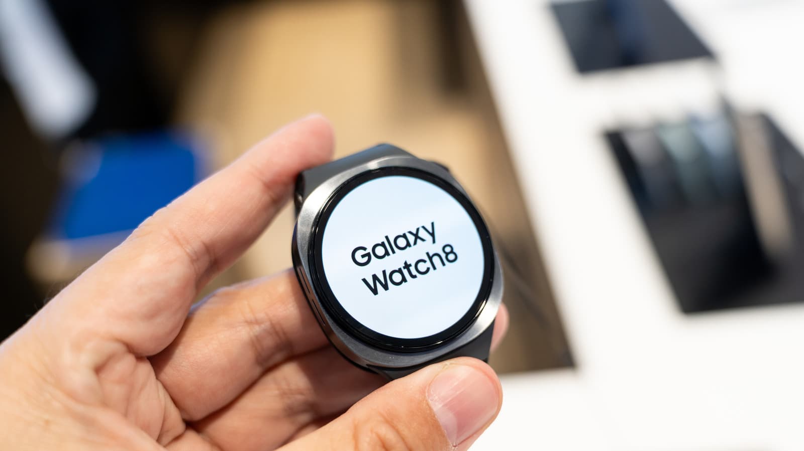 How to extend Galaxy Watch battery life and compare smart TV update policies